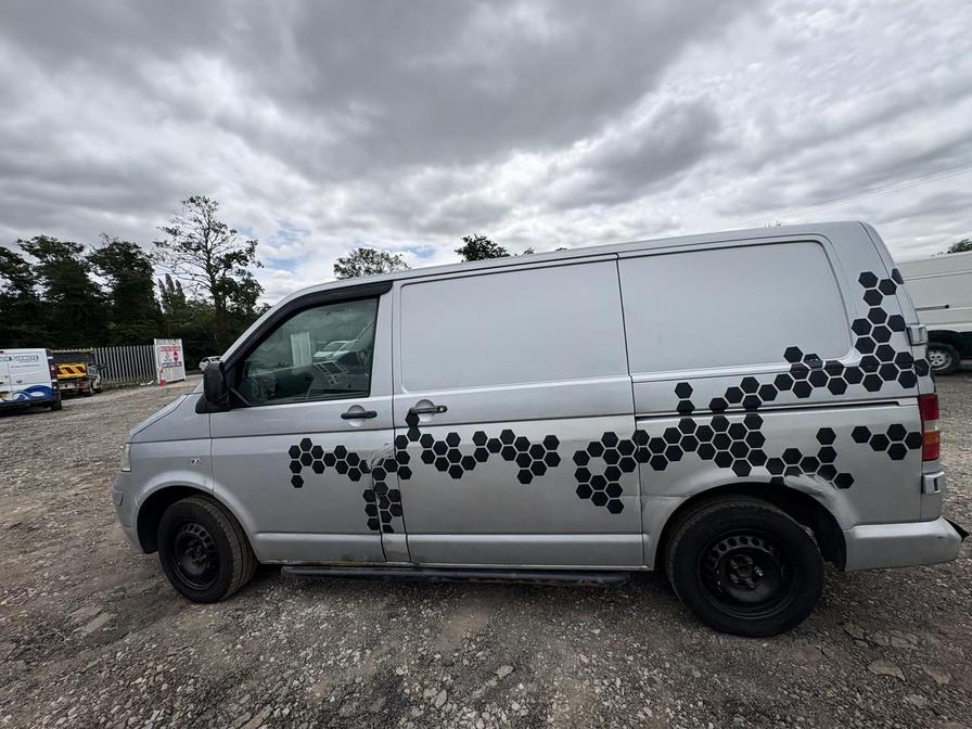 2006 Volkswagen Transporter – Model: Transporter T30 130 TDI SWB Automatic – WU06UJF