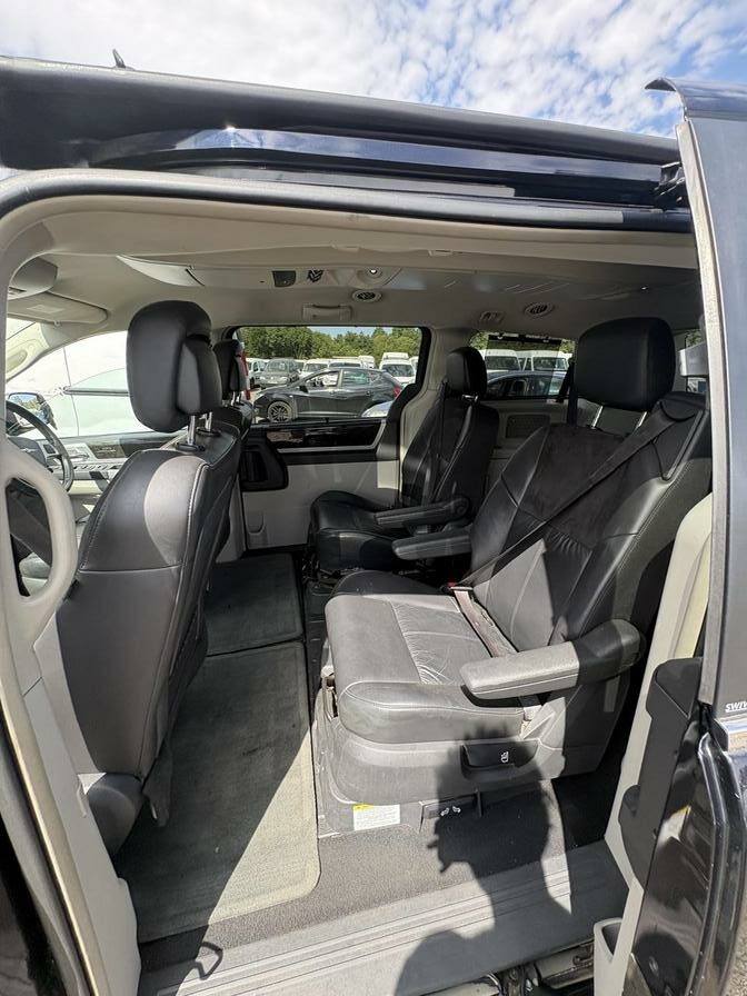 2010 Chrysler Voyager – Model: Grand Voyager Limited CRD Auto – RV60ZWB