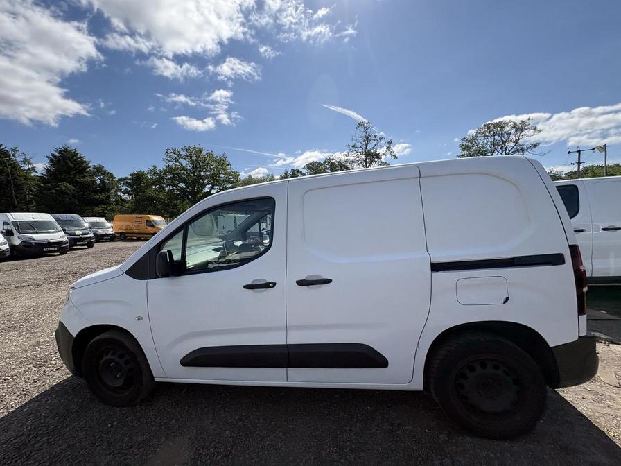 2020 Citroen Berlingo – Model: Berlingo 1000 Enterprise Blue HDi S/S – LA69ZRN