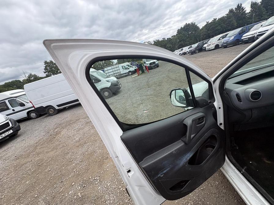 2017 Peugeot Partner – Model: Partner S L2 Blue HDi – MW17XEK