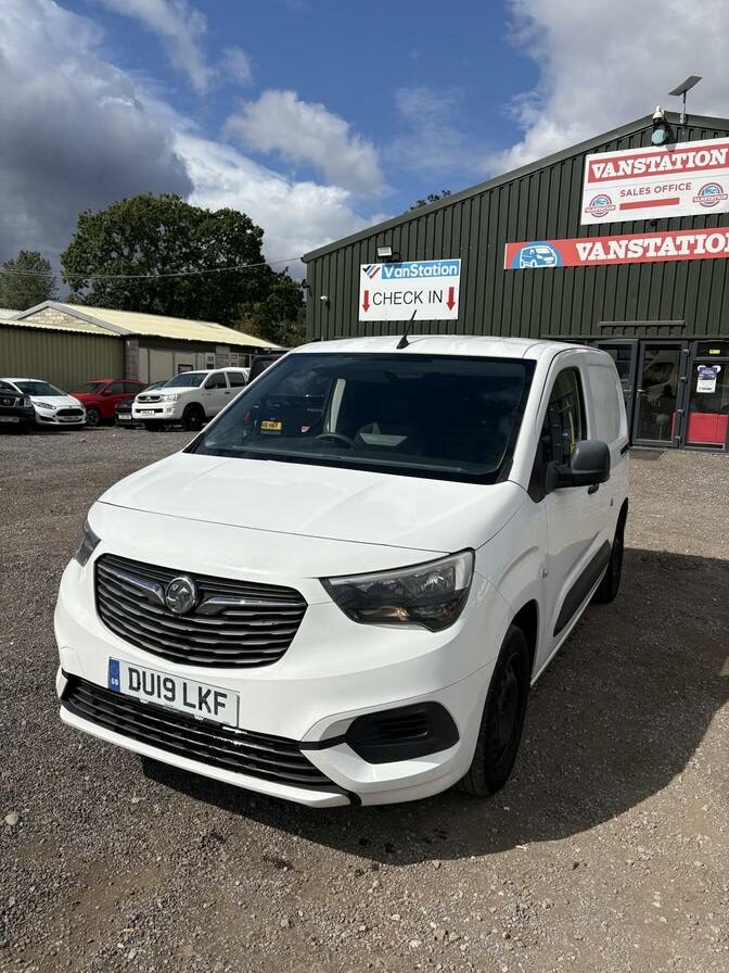 2019 Vauxhall Combo – Model: Combo 2000 Sportive S/S – DU19LKF