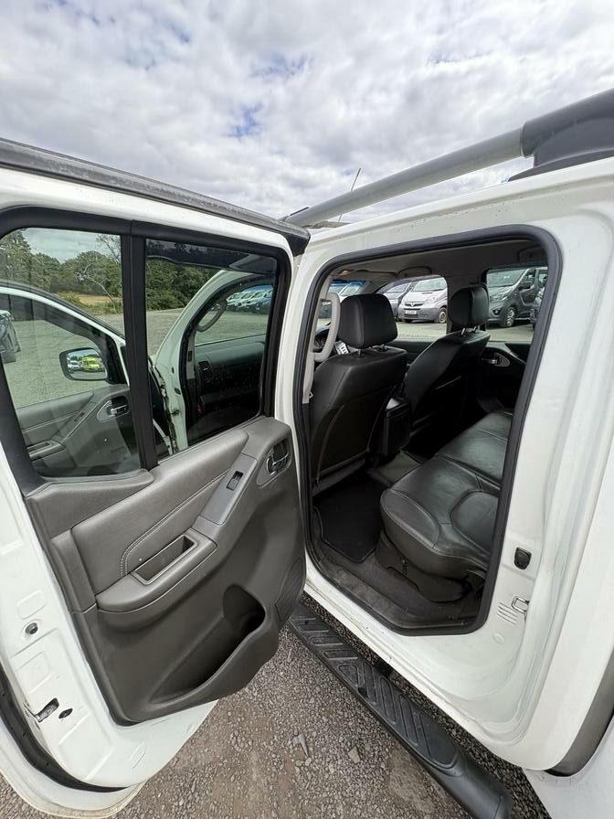 2013 Nissan Navara – Model: Navara Tekna dCi Auto – YN13XEF