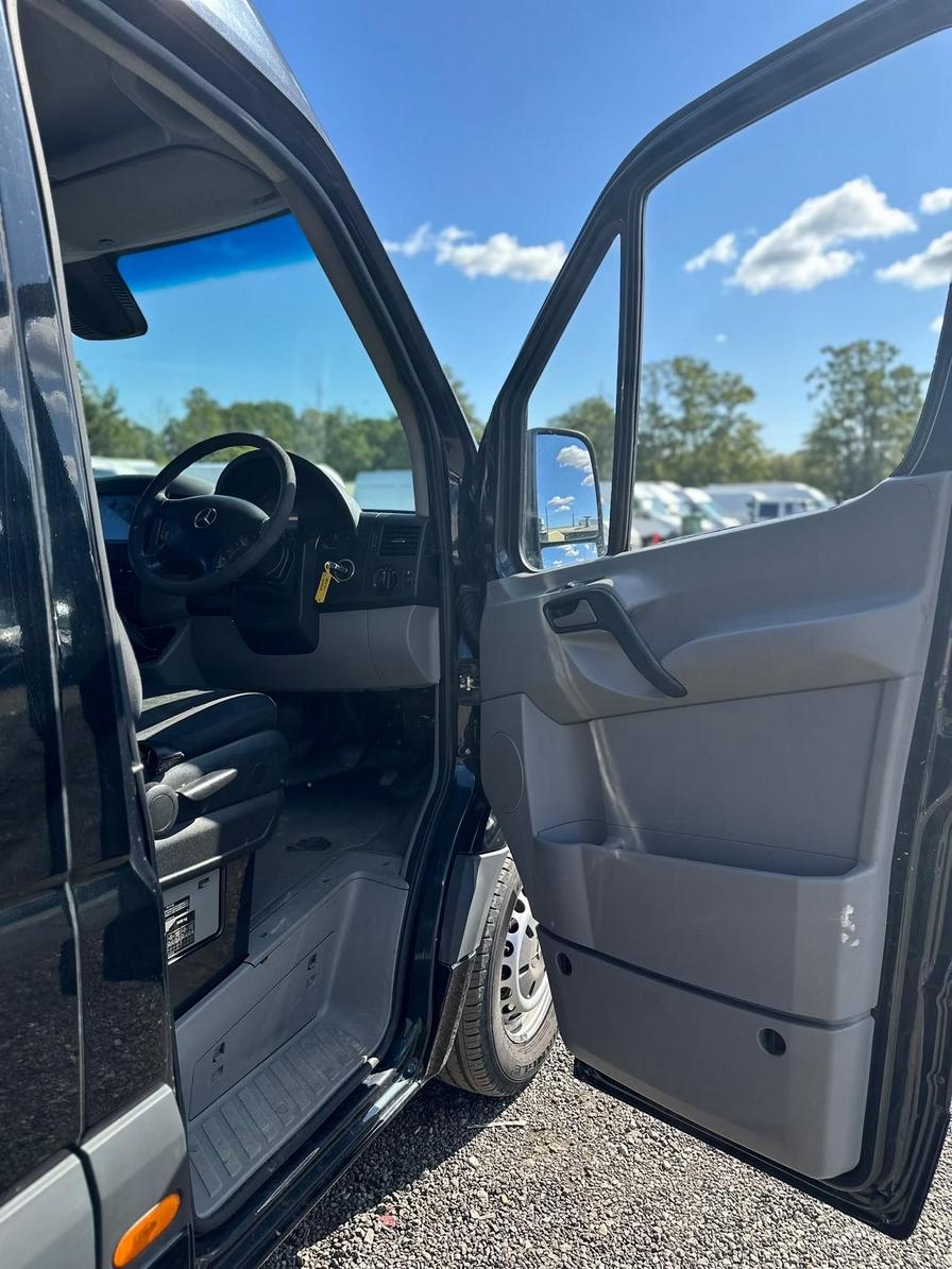 2010 Mercedes-Benz Sprinter – Model: Sprinter 319 CDi – AV10OMH