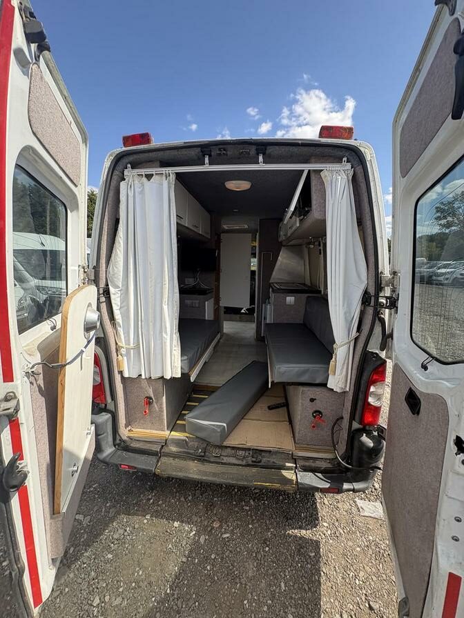 2005 Renault Master – Model: Master LM35 dCi 100 LWB – YX05LCT