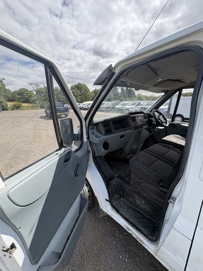 2007 Ford Transit – Model: Transit 100 T350 LWB Double Cab RWD – NJ57YRN