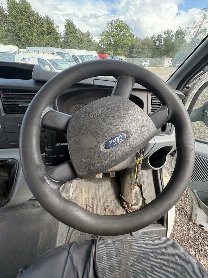 2011 Ford Transit – Model: Transit 115 T330 SWB Limited RWD – GF11ANR