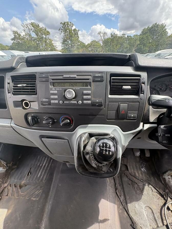 2011 Ford Transit – Model: Transit 140 T350 MWB Limited Double Cab – NA11CZR