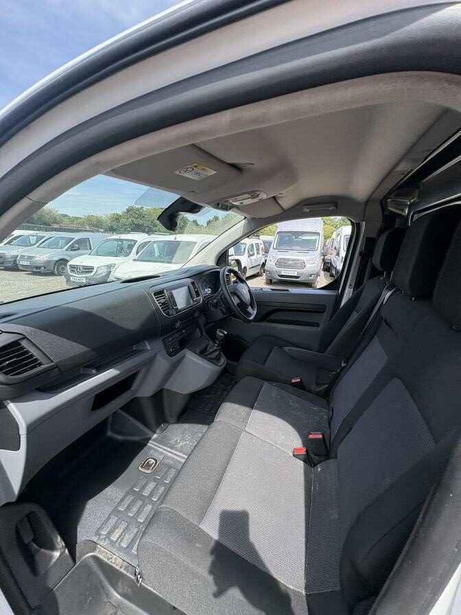 2022 Peugeot Expert – Model: Expert Professional Premium L2 Blue HDi – CP72DHM