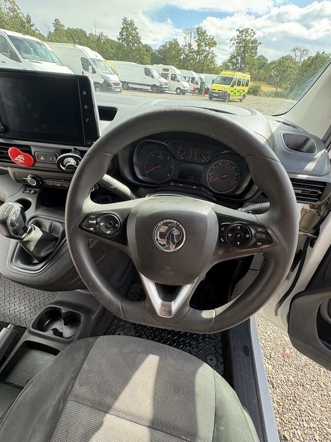 2019 Vauxhall Combo – Model: Combo 2000 Sportive S/S – DU19LKF