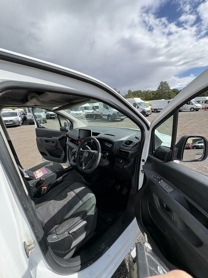 2019 Vauxhall Combo – Model: Combo 2000 Sportive S/S – DU19LKF