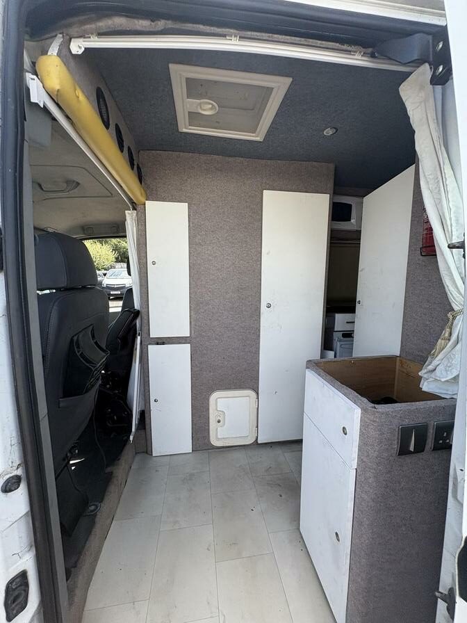 2005 Renault Master – Model: Master LM35 dCi 100 LWB – YX05LCT