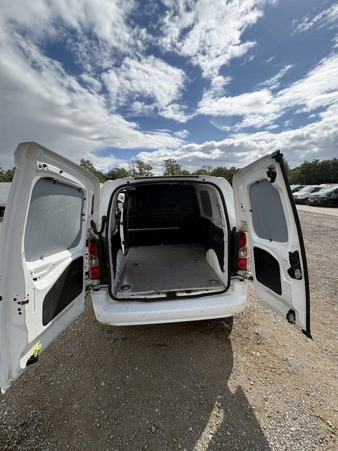 2019 Vauxhall Combo – Model: Combo 2000 Sportive S/S – DU19LKF