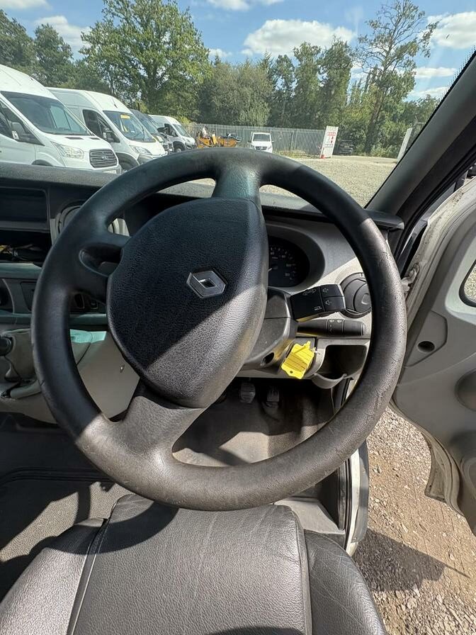 2005 Renault Master – Model: Master LM35 dCi 100 LWB – YX05LCT