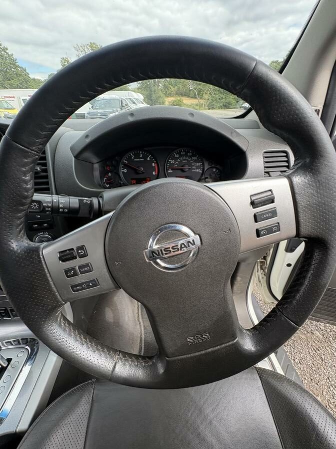 2013 Nissan Navara – Model: Navara Tekna dCi Auto – YN13XEF