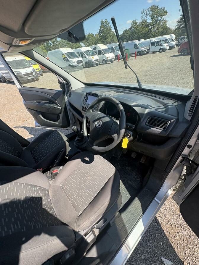 2012 Vauxhall Combo – Model: Combo 2000 L1H1 CDTi Sportive – YT12KZE