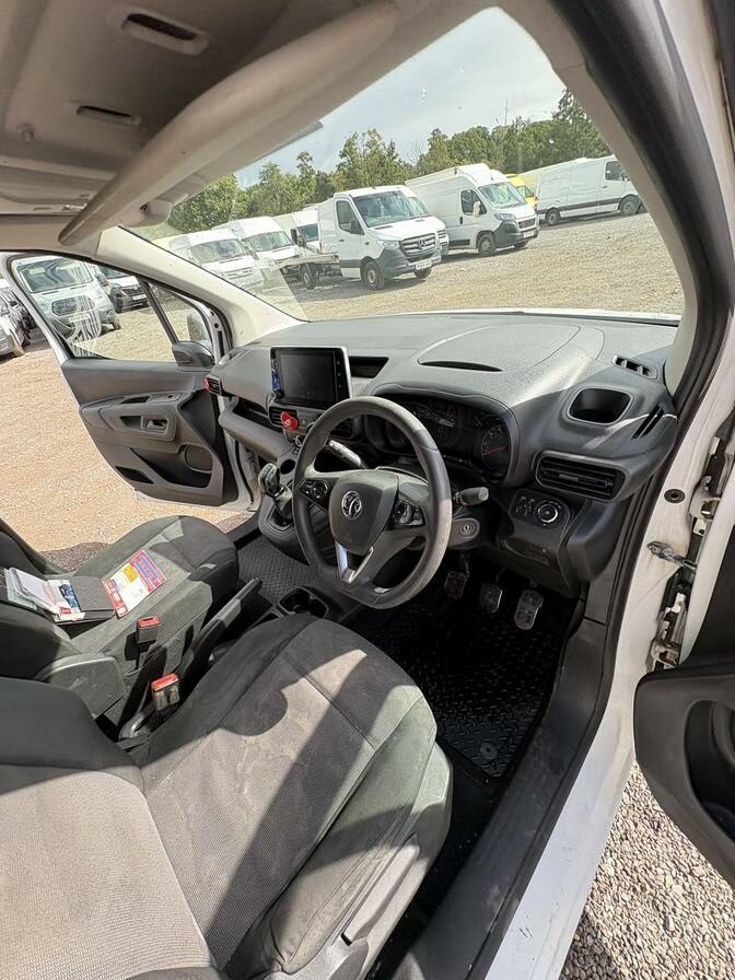 2019 Vauxhall Combo – Model: Combo 2000 Sportive S/S – DU19LKF