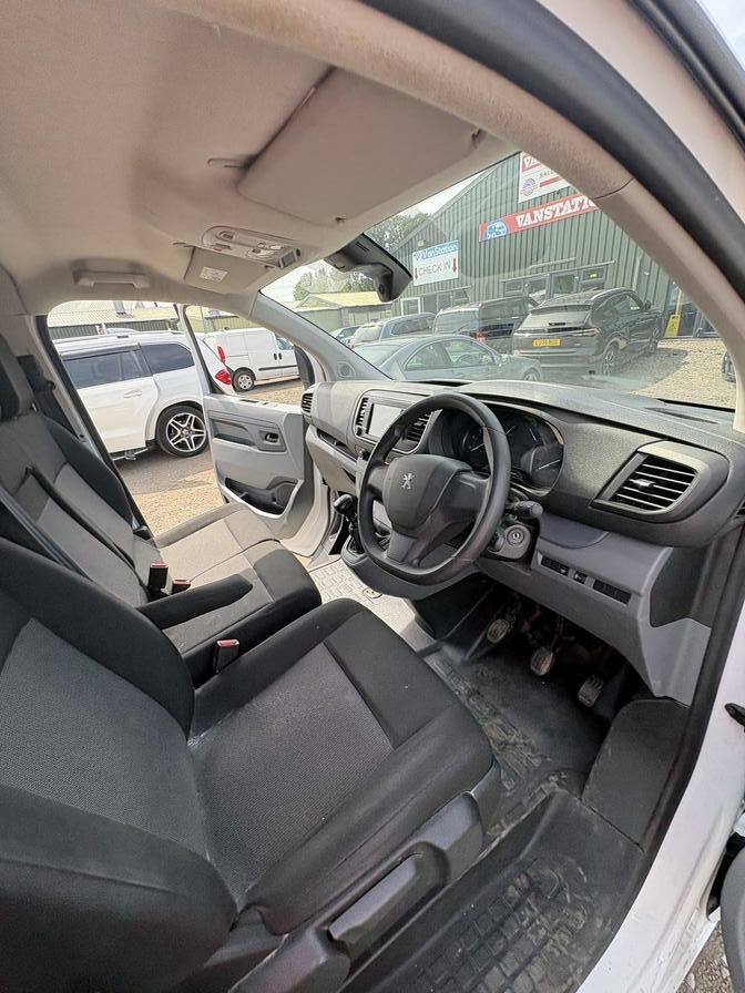 2022 Peugeot Expert – Model: Expert Professional Premium L2 Blue HDi – CP72DHM