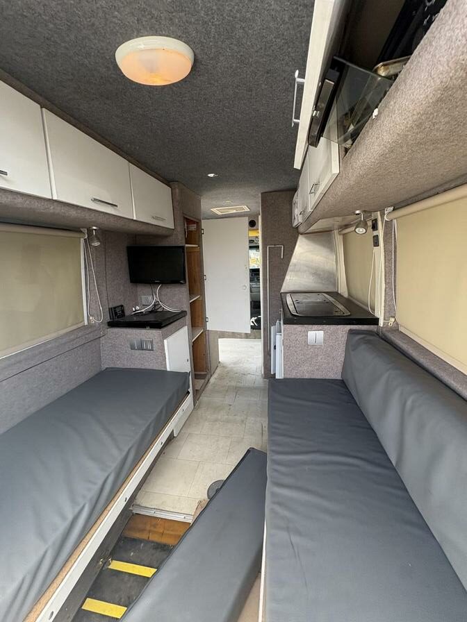 2005 Renault Master – Model: Master LM35 dCi 100 LWB – YX05LCT