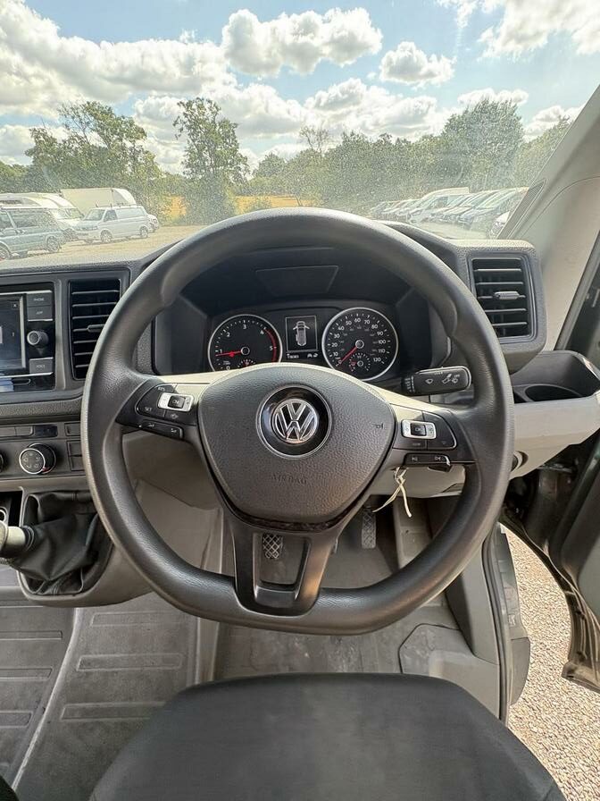 2021 Volkswagen Crafter – Model: Crafter CR35 Trendline TDI – DN21ZSR