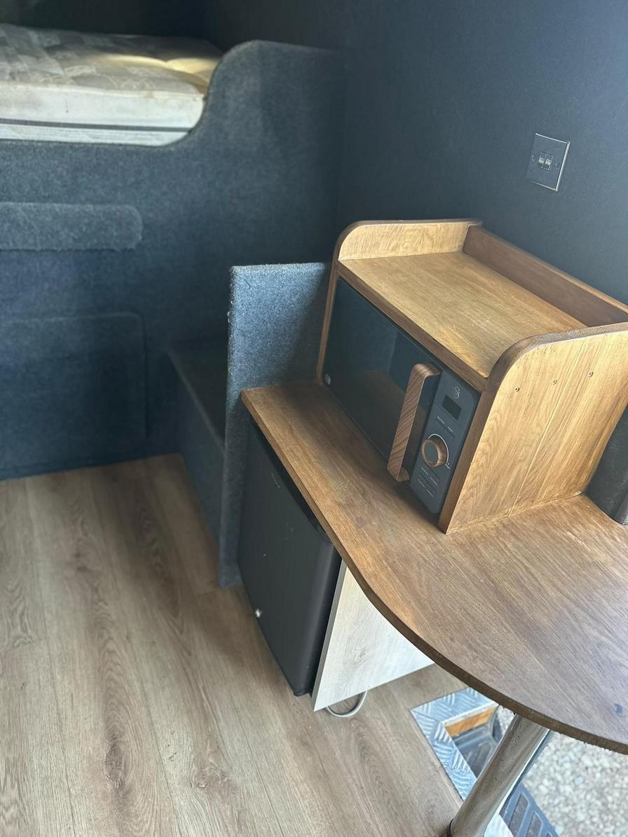 2010 Mercedes-Benz Sprinter – Model: Sprinter 319 CDi – AV10OMH