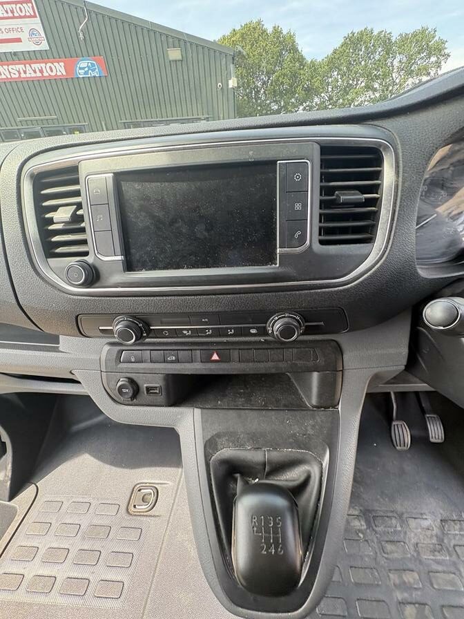 2022 Peugeot Expert – Model: Expert Professional Premium L2 Blue HDi – CP72DHM