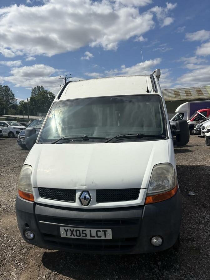2005 Renault Master – Model: Master LM35 dCi 100 LWB – YX05LCT