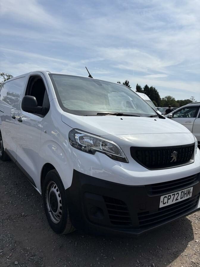 2022 Peugeot Expert – Model: Expert Professional Premium L2 Blue HDi – CP72DHM