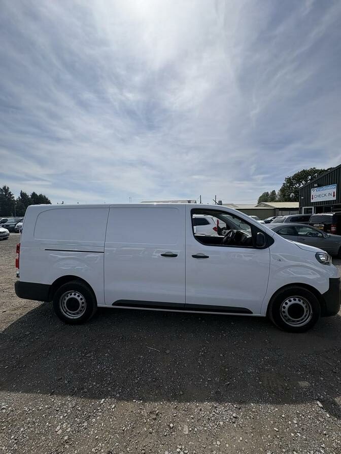 2022 Peugeot Expert – Model: Expert Professional Premium L2 Blue HDi – CP72DHM