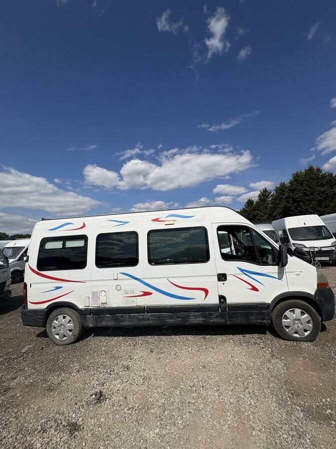 2005 Renault Master – Model: Master LM35 dCi 100 LWB – YX05LCT