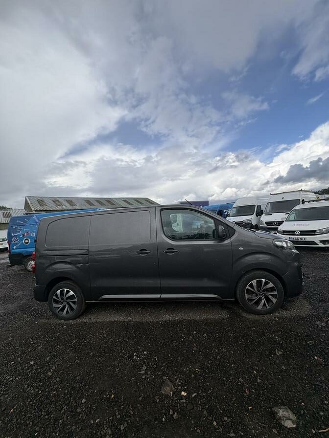2017 Citroen Dispatch – Model: Dispatch 1400 Enterprise+ Blue HDi S/S – AP17GVW