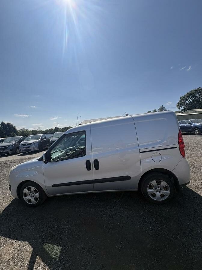 2012 Vauxhall Combo – Model: Combo 2000 L1H1 CDTi Sportive – YT12KZE