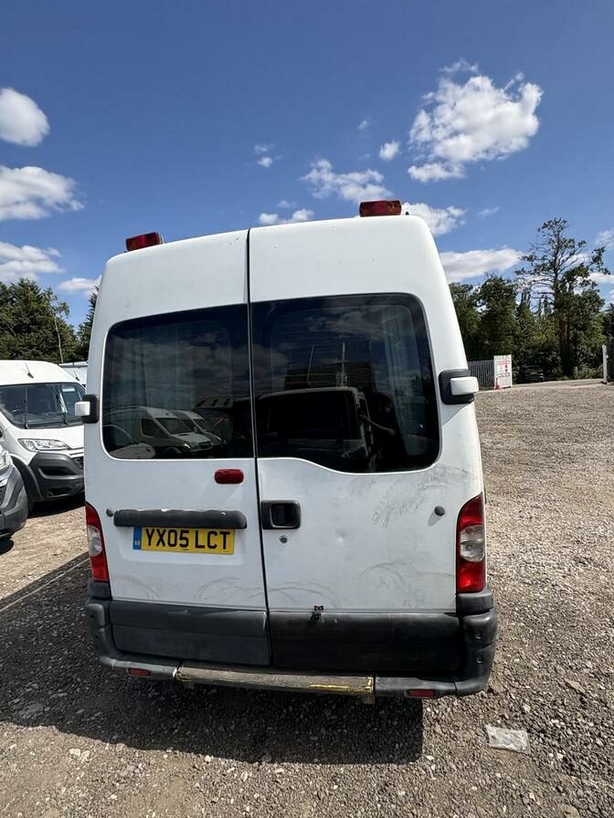 2005 Renault Master – Model: Master LM35 dCi 100 LWB – YX05LCT