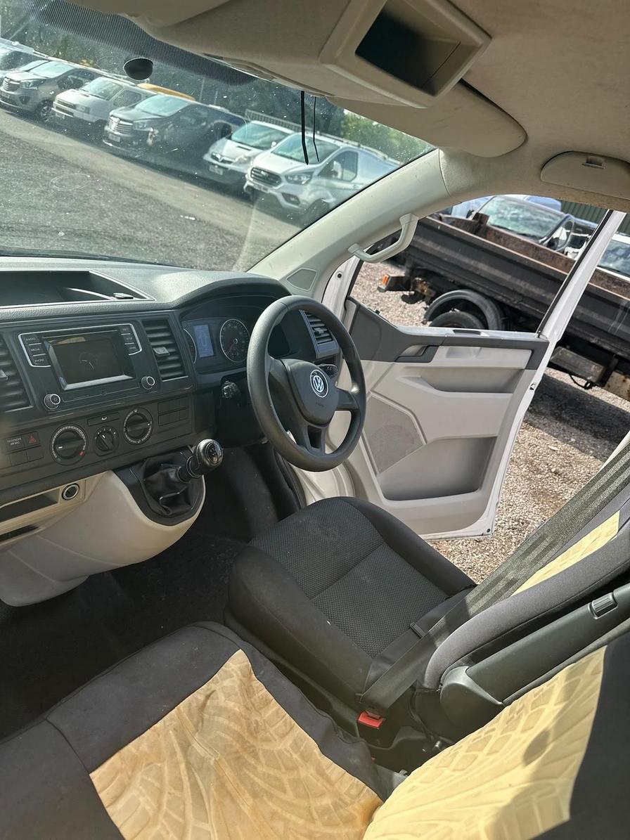 2017 Volkswagen Transporter – Model: Transporter T28 Trendline TDI BlueMotion Technology – GL66FFK