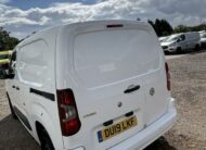 2019 Vauxhall Combo – Model: Combo 2000 Sportive S/S – DU19LKF