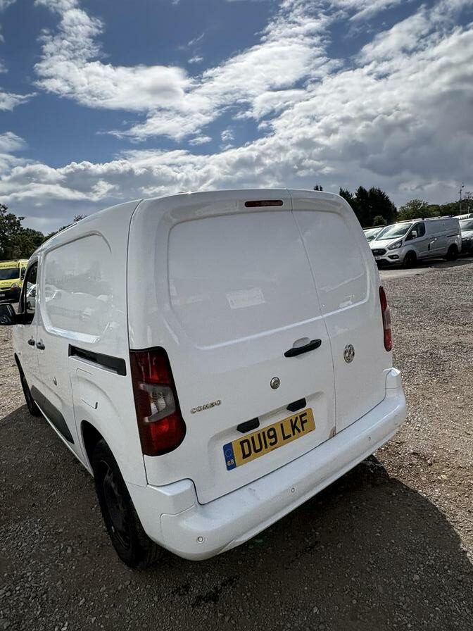 2019 Vauxhall Combo – Model: Combo 2000 Sportive S/S – DU19LKF