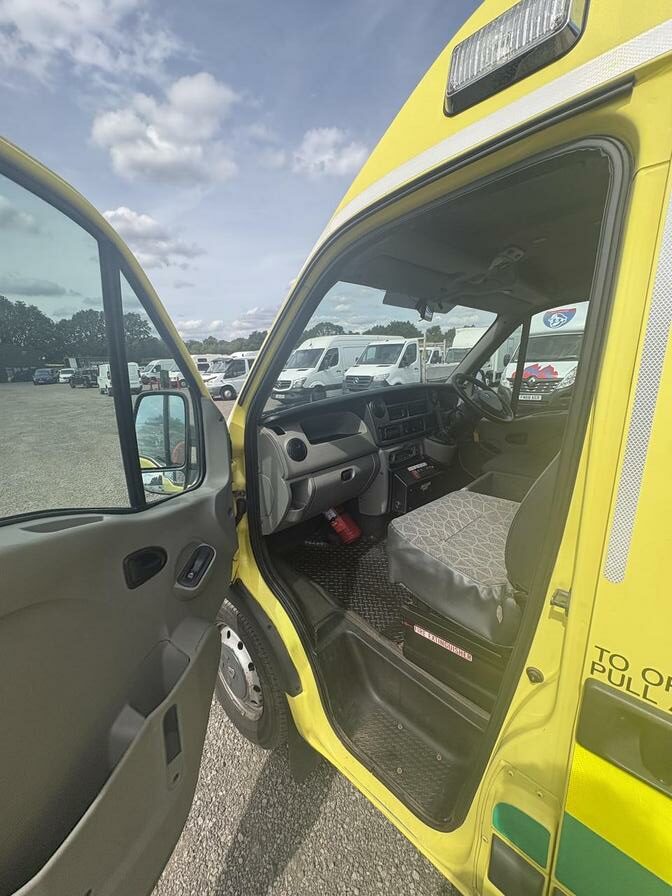 2008 Renault Master – Model: Master 100.35 LWB – PL08YFJ