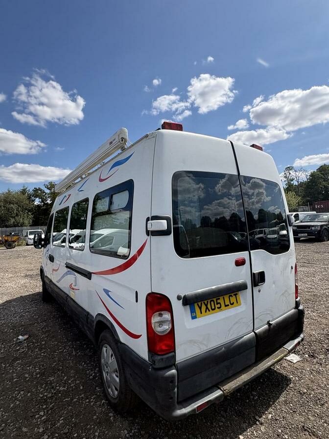 2005 Renault Master – Model: Master LM35 dCi 100 LWB – YX05LCT