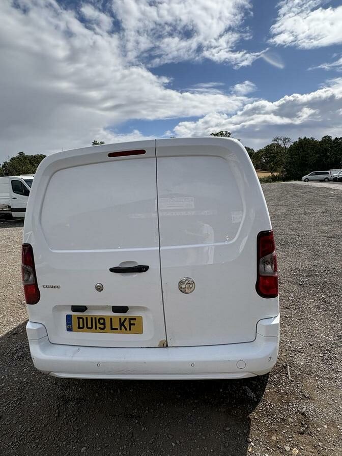 2019 Vauxhall Combo – Model: Combo 2000 Sportive S/S – DU19LKF