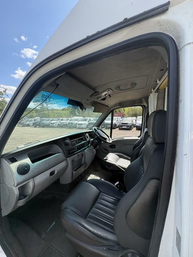 2005 Renault Master – Model: Master LM35 dCi 100 LWB – YX05LCT
