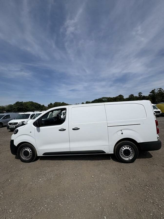 2022 Peugeot Expert – Model: Expert Professional Premium L2 Blue HDi – CP72DHM