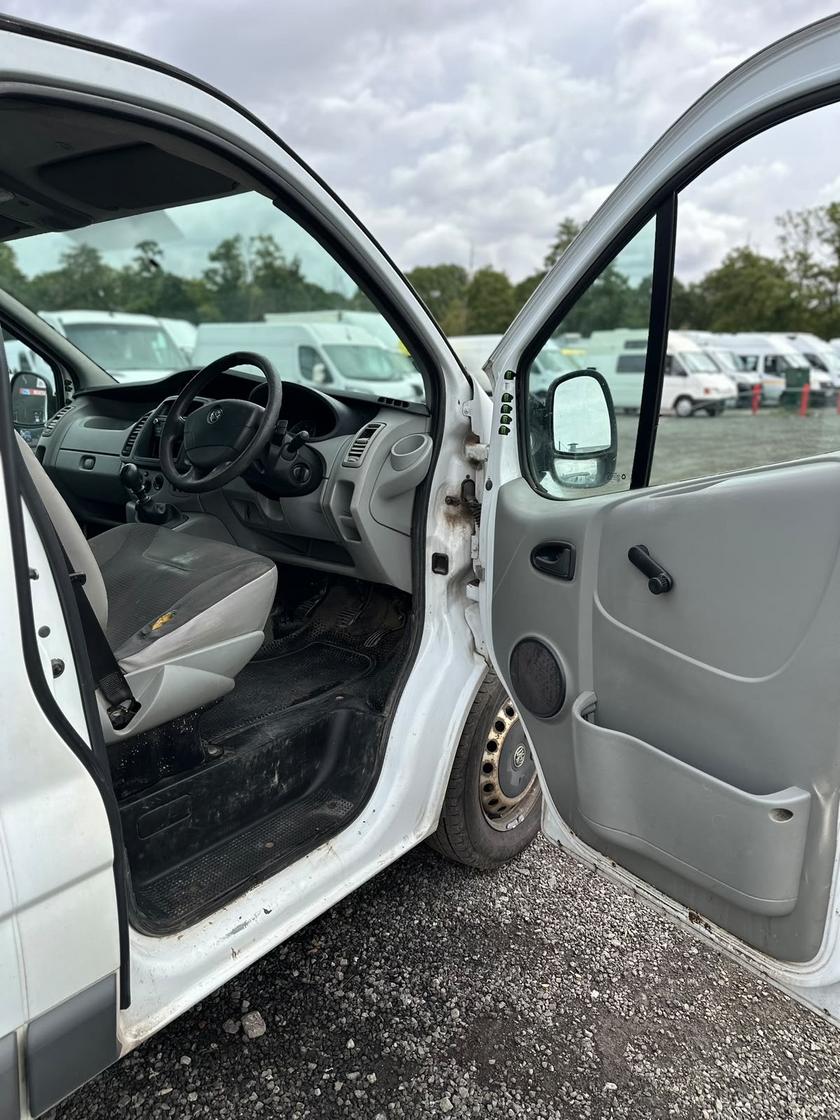 2013 Vauxhall Vivaro – Model: Vivaro 2900 CDTi LWB – DV63YMZ