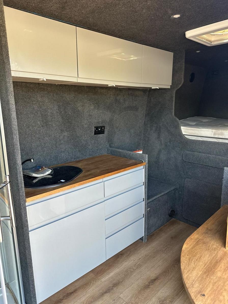 2010 Mercedes-Benz Sprinter – Model: Sprinter 319 CDi – AV10OMH