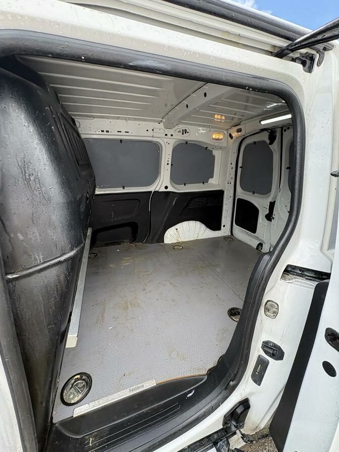 2019 Vauxhall Combo – Model: Combo 2000 Sportive S/S – DU19LKF