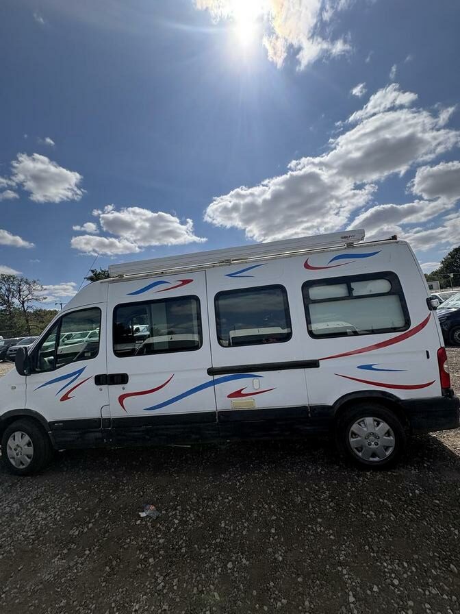 2005 Renault Master – Model: Master LM35 dCi 100 LWB – YX05LCT
