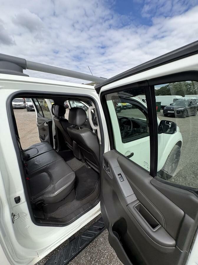 2013 Nissan Navara – Model: Navara Tekna dCi Auto – YN13XEF
