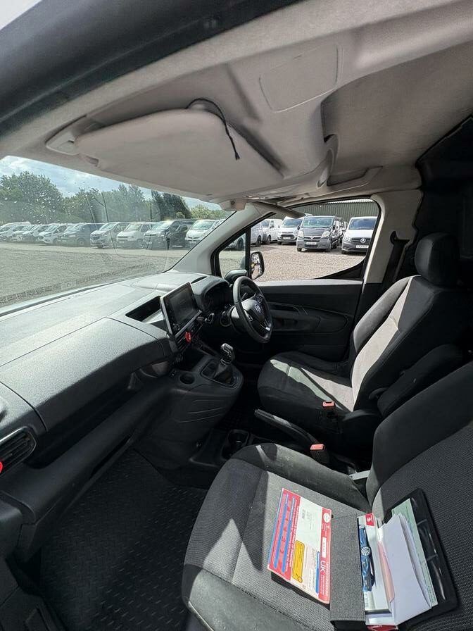 2019 Vauxhall Combo – Model: Combo 2000 Sportive S/S – DU19LKF