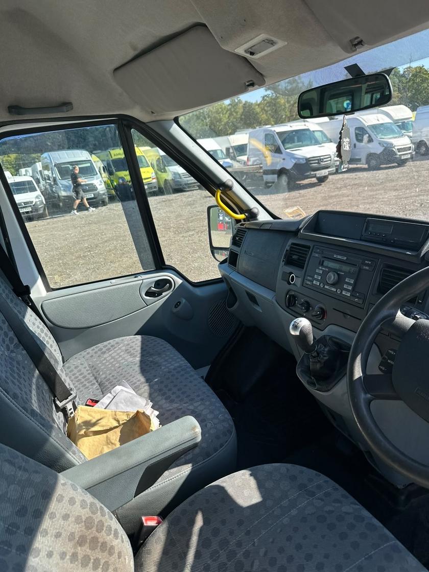 2006 Ford Transit – Model: Transit 100 17-Seat RWD – VA56XHP
