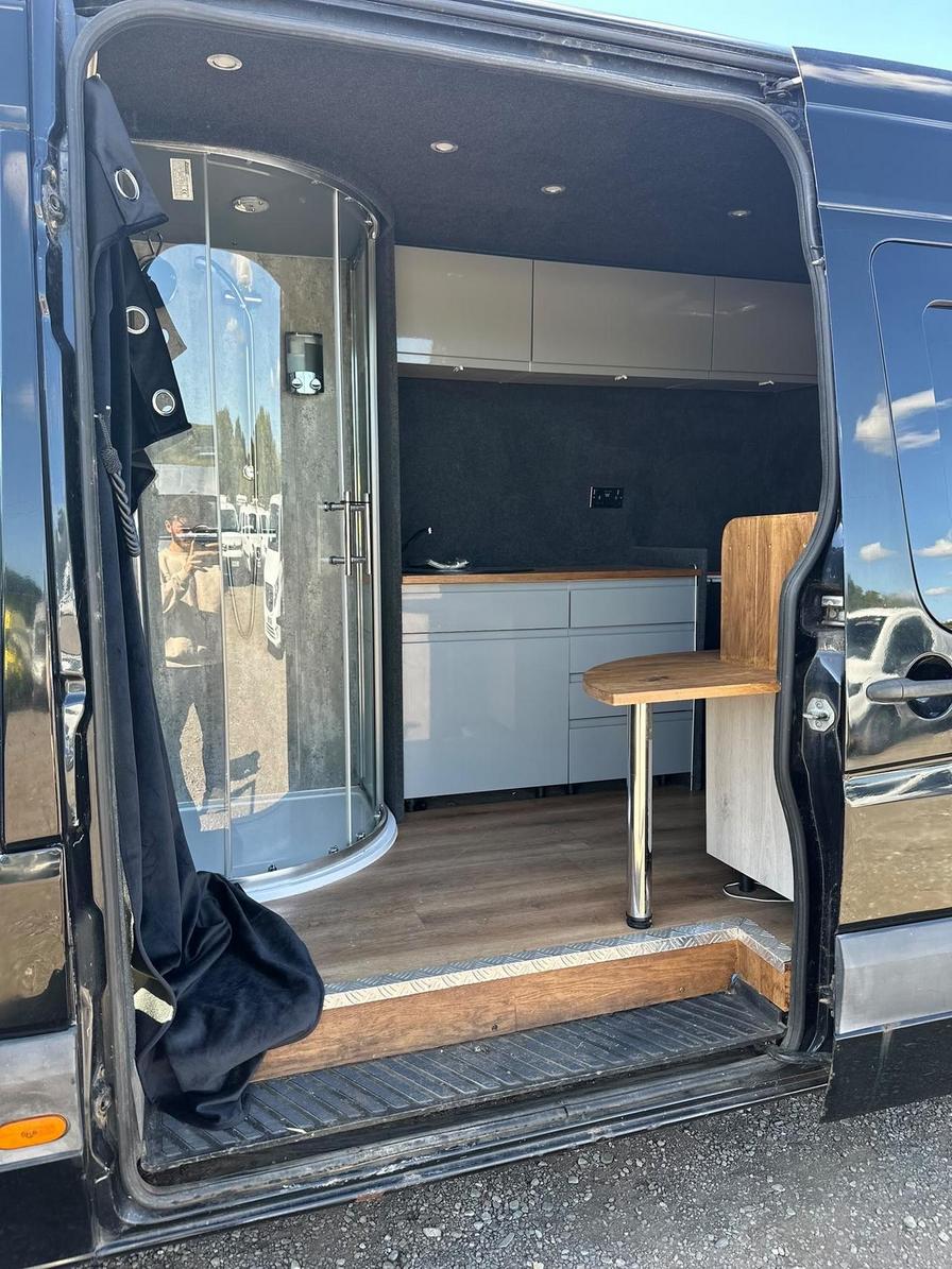 2010 Mercedes-Benz Sprinter – Model: Sprinter 319 CDi – AV10OMH