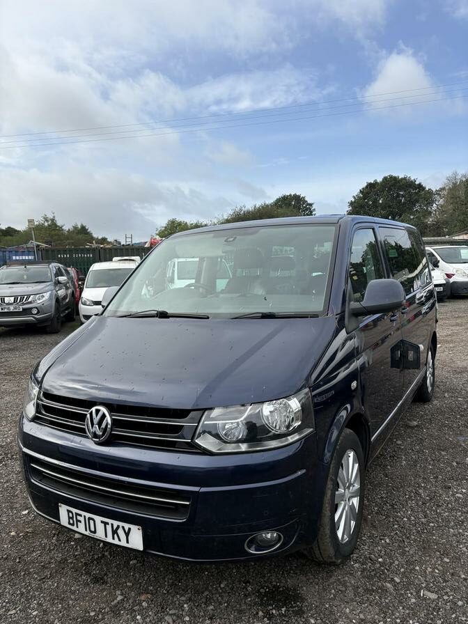 2010 Volkswagen Caravelle – Model: Caravelle Executive TDI 180 – BF10TKY