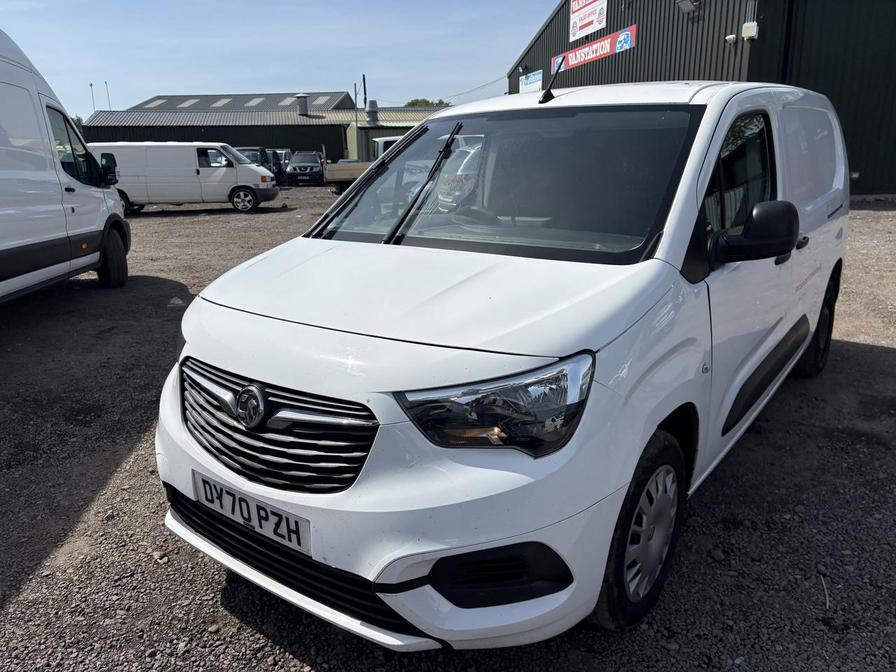 2020 Vauxhall Combo – Model: Combo 2300 Sportive TD S/S – DY70PZH